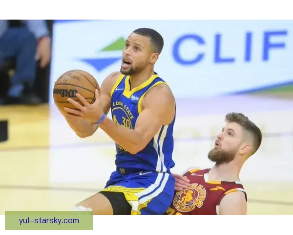 库里带伤坚持 膝伤已困扰一周